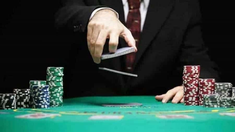 Poker là gì? Có thể kiếm tiền từ poker hay không?