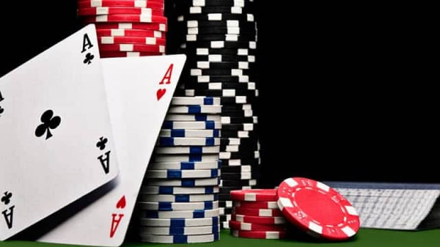 Tìm hiểu đặc điểm của poker live và poker online