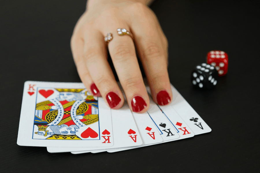 Những thủ thuật và chiến thuật chơi Poker dành riêng cho bạn