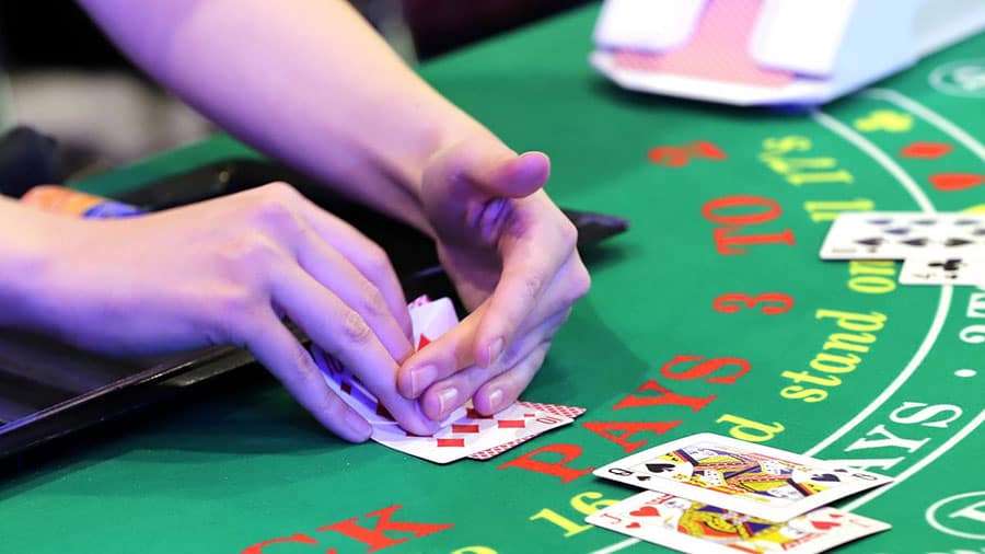 Những lưu ý từ cơ bản đến phức tạp cho người chơi Blackjack tại sòng bài