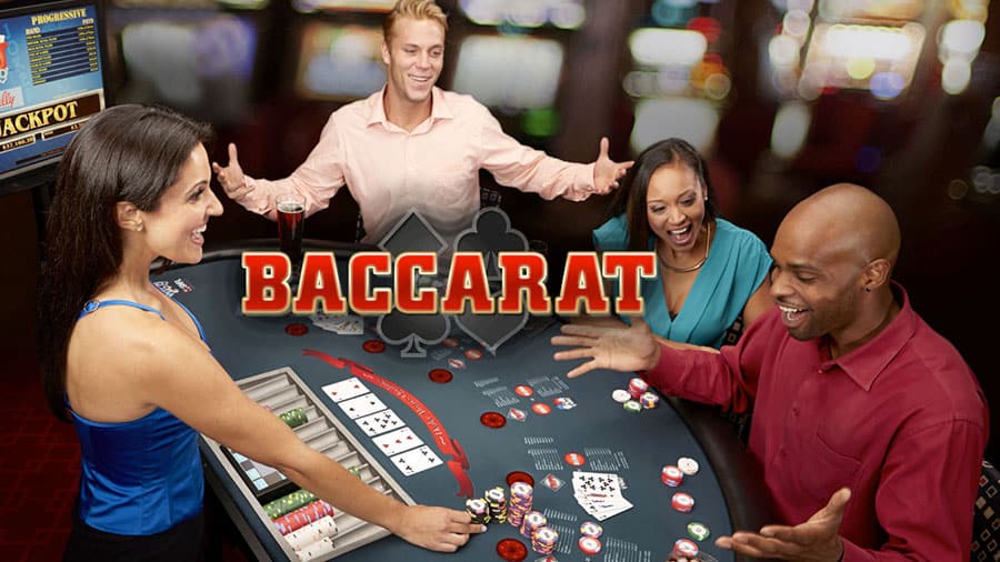 Đặt hai phiên bản Baccarat trực tuyến và Baccarat ngoại tuyến lên bàn cân