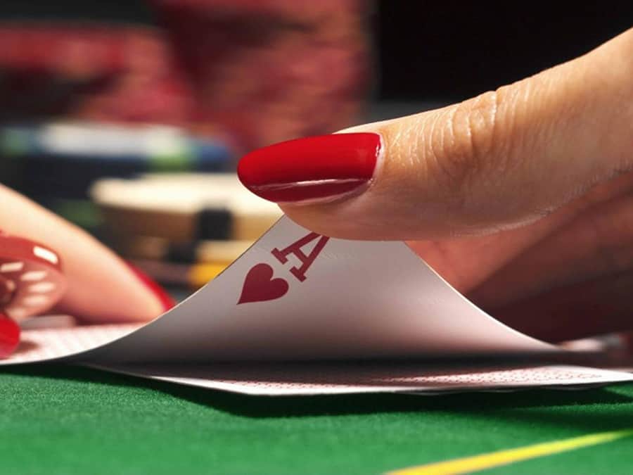 Bạn đã biết về những vị trí quan trọng trên bàn Poker chưa?