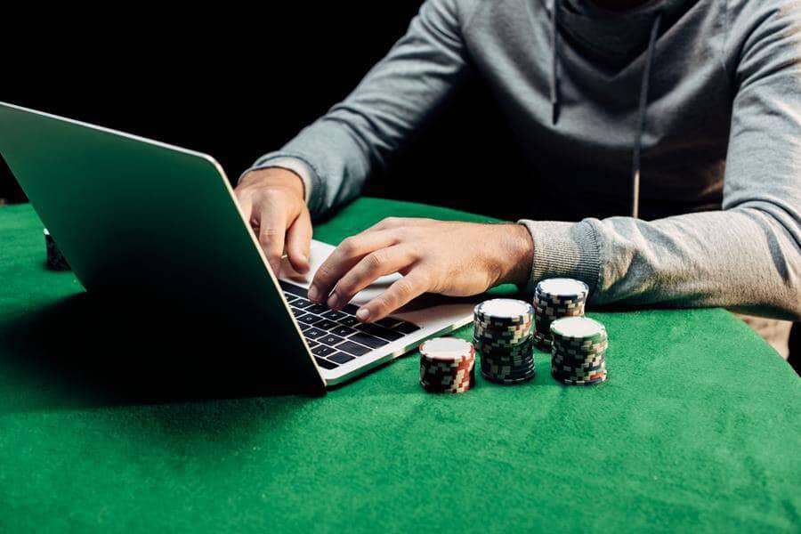 Kinh nghiệm nào giúp bạn chơi Poker online hiệu quả hơn?