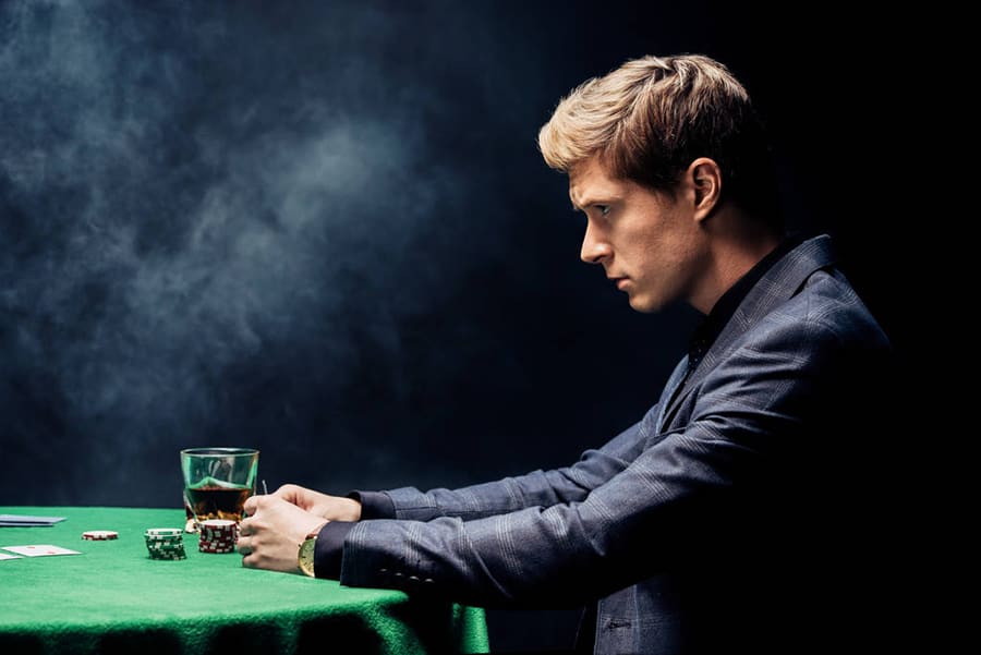 Tìm hiểu luật chơi Poker texas qua các vòng chia bài