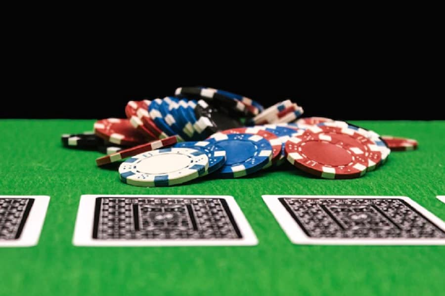 Đi tìm hiểu về các vòng cược khi chơi game bài Poker Omaha