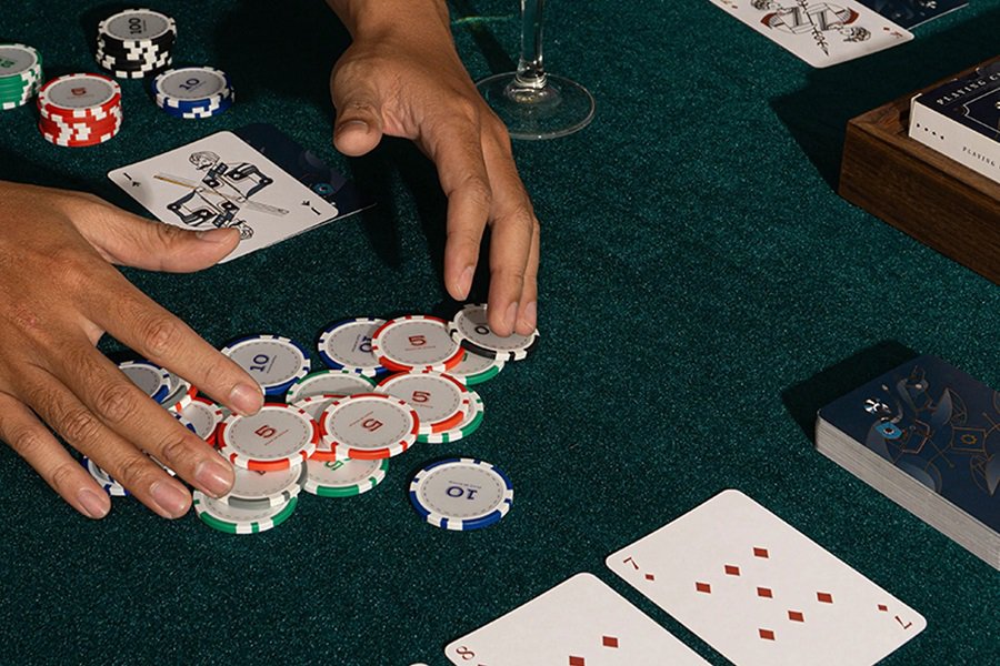 Chi tiết cách chơi Poker dành cho người mới dễ dàng bắt đầu cá cược?