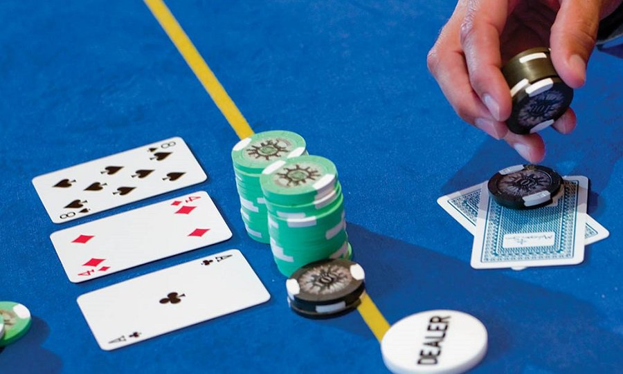 Một số mẹo chơi Poker khiến đối thủ phải giơ tay đầu hàng